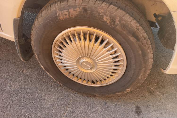 Used JMC Fushun 2025 2.0T 8AT Diesel Short-Wheelbase Mid-Height Commercial Van with 2/3 Seats
