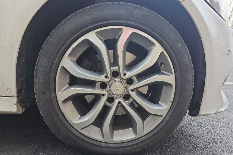 Used Mercedes-Benz C-Class 2015 Restyled C 180 L Sport Edition Right Front Wheel Hub