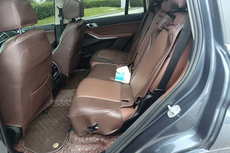 Used BMW X7 2019 xDrive40i Luxury Package with Leading Features
