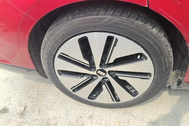 Used Geely Galaxy E8 2024 665 km Range Rear-Drive Starship Long-Range Version Right Rear Wheel Hub