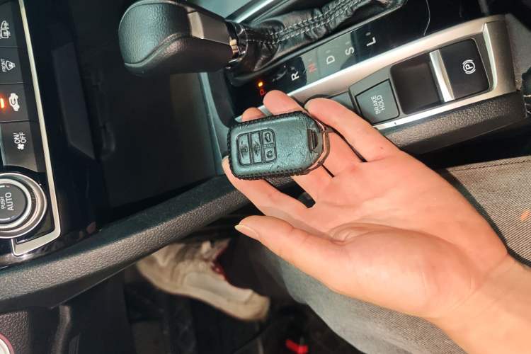 Used Honda Civic 2016 220TURBO CVT Luxury Edition Interior 1