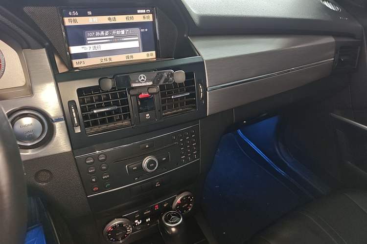 Used Mercedes-Benz GLK-Class 2011 GLK 300 4MATIC Luxury Model Audio And AC Panel