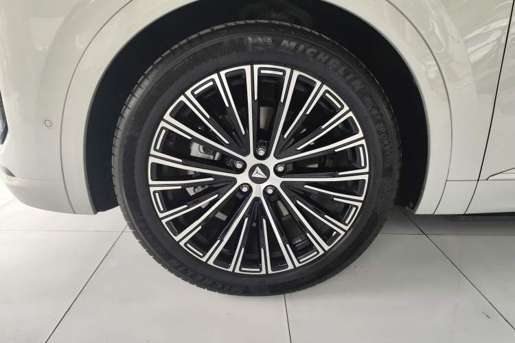 Used Deepal S09 2025 Rear-Drive Ultra Left Front Wheel Hub