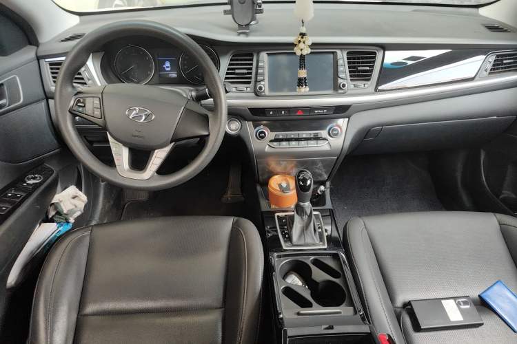Used Hyundai Mistra 2017 1.8L Automatic Smart GLS China V Standard Center Console
