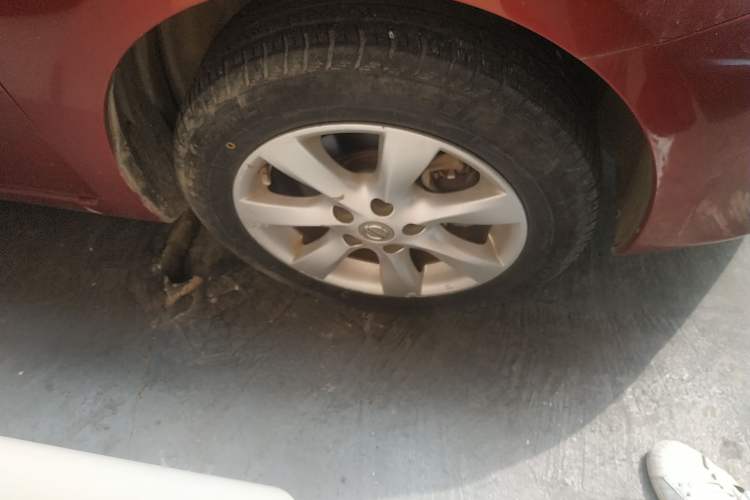 Used Nissan Tiida 2011 1.6L Manual Comfort Edition Right Front Wheel Hub