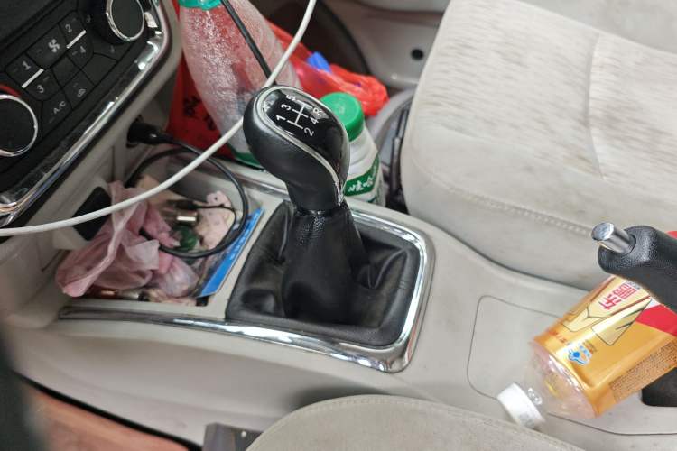 Used Jinbei New Hiace X30L 2021 1.5L Business Central Air-Conditioned Van China VI Standard SWC15M Gear Lever