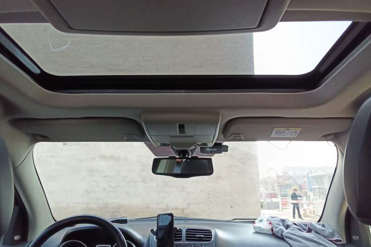 Used Dodge Journey 2013 2.4L Two-Wheel Drive Luxury Version