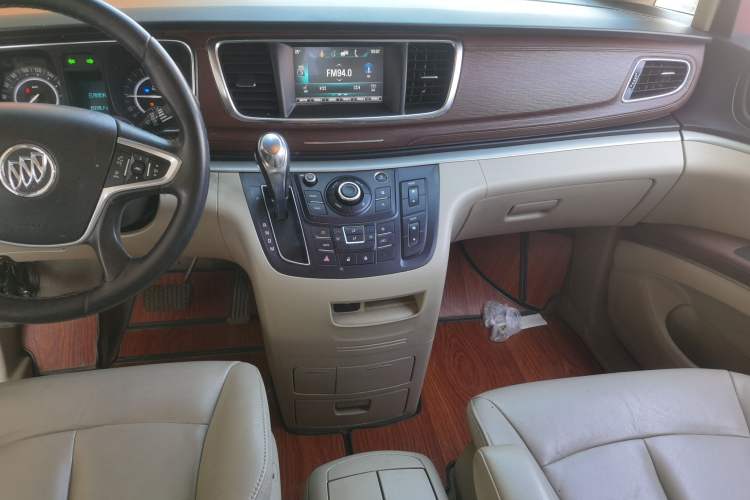 Used Buick GL8 2017 25S Luxury Version China V Standard Gear Lever