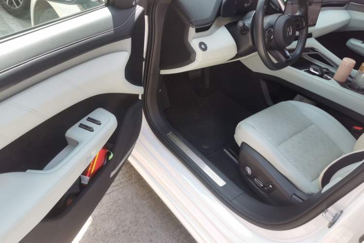 Used Zeekr 001 2024 WE Edition 100 kWh Rear-Drive Driver Seat