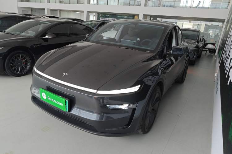 Used Tesla Model Y 2025 Long-Range All-Wheel-Drive Version