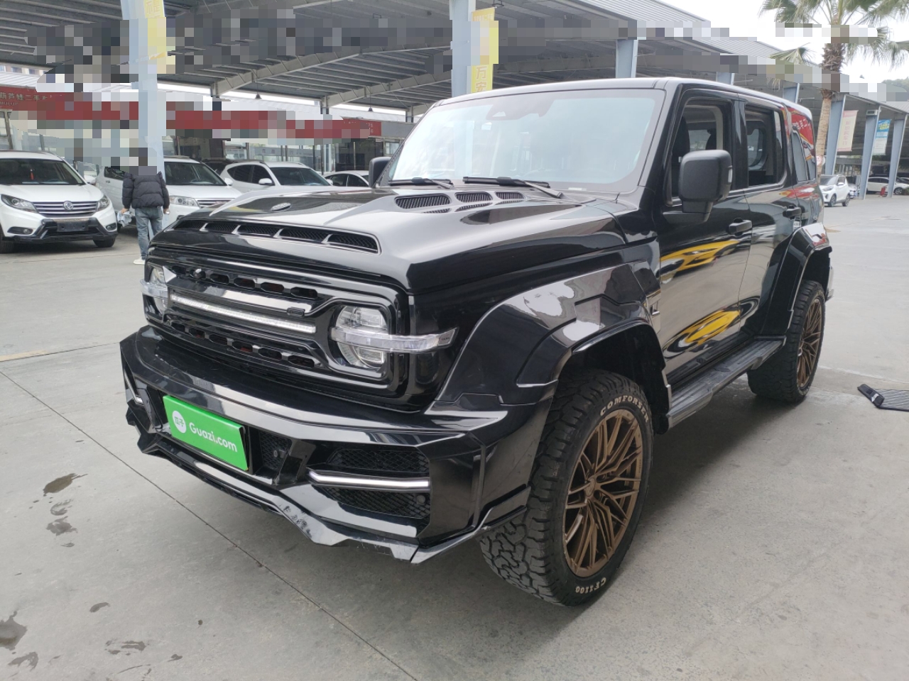 تحت مقدمة السيارة