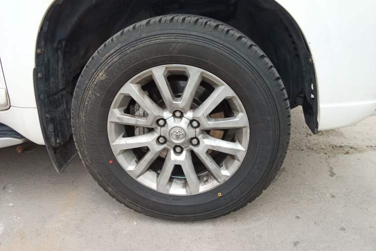 Used Toyota Prado 2010 4.0L Automatic VX NAVI Right Front Wheel Hub
