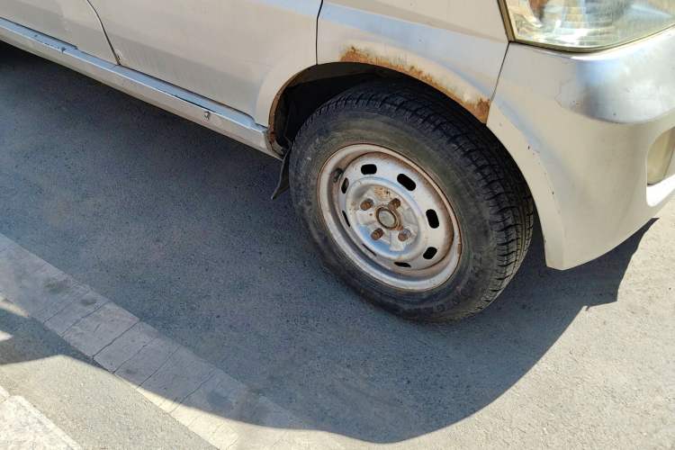 Used Wuling Rongguang 2011 1.2L Comfort Model Right Front Wheel Hub