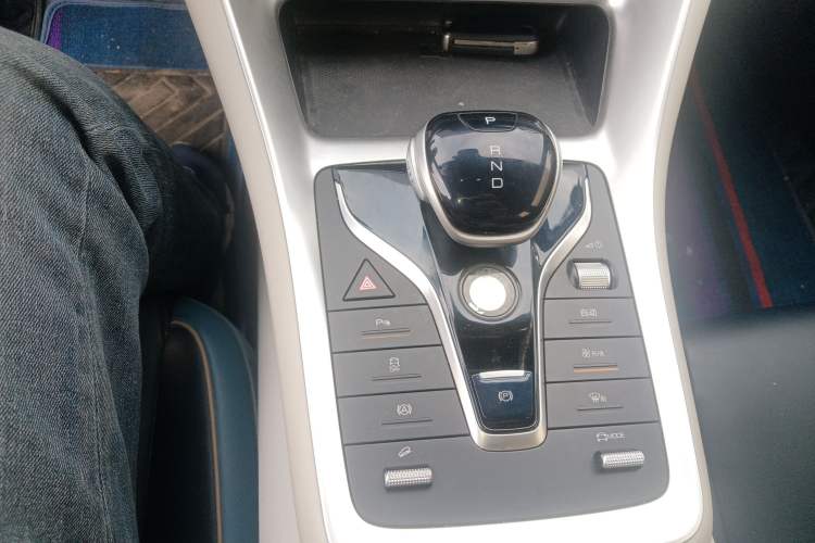 Used BYD Song Pro 2021 1.5T Automatic Xiaoyun Luxury Model Gear Lever