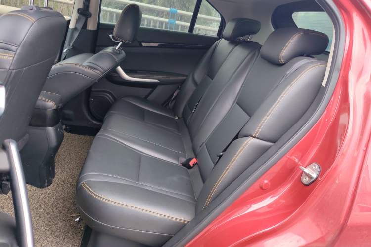 Used Dongfeng Aeolus AX4 2018 1.6L DCT Trendy & Stylish Model with Sunroof Left Rear Seat