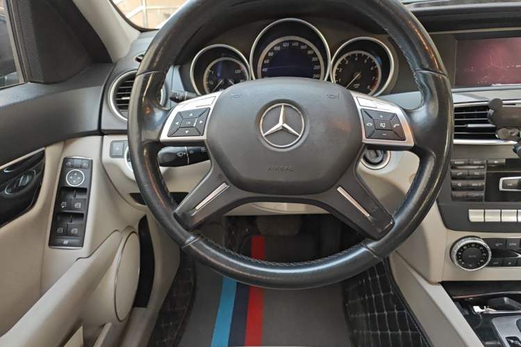 Used Mercedes-Benz C-Class 2010 C 180K Classic model