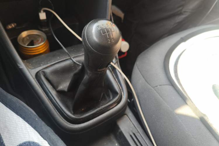 Used Volkswagen Santana 2015 HaoNa 1.6L Manual Fashion Edition Gear Lever