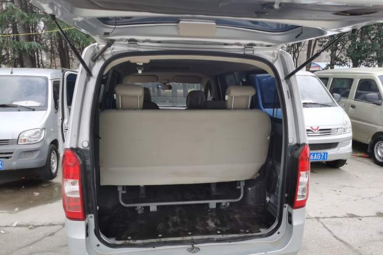 Used Wuling Rongguang V 2018 1.5L Standard Version
