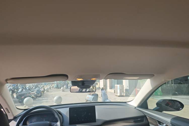 Used Hongqi E-QM5 2022 431 km Charge & Enjoy Edition
