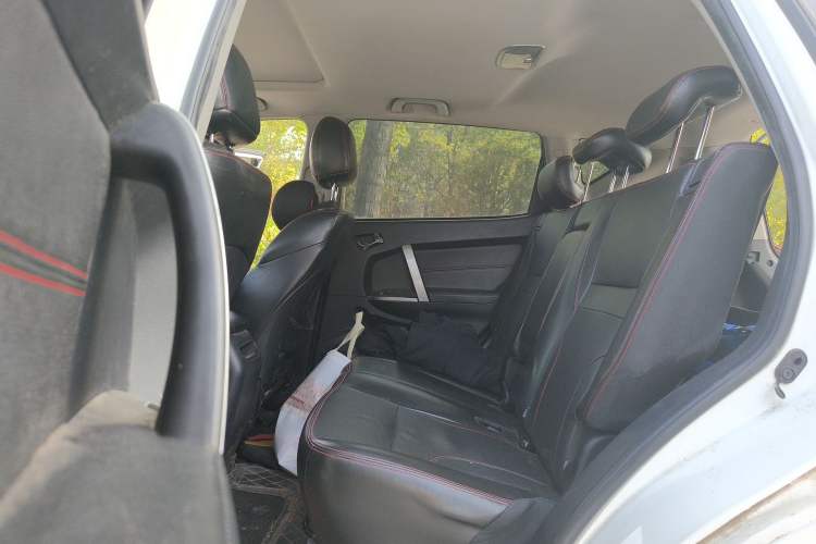 Used Geely Auto GX7 2015 Classic Edition 1.8L Manual Elite Model China V Standard Left Rear Seat