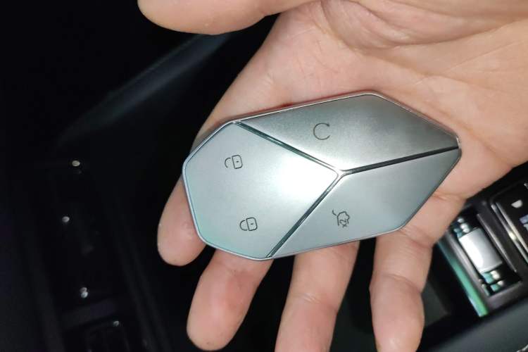 Used Formula Leopard 5 2023 Navigator Edition Vehicle Key