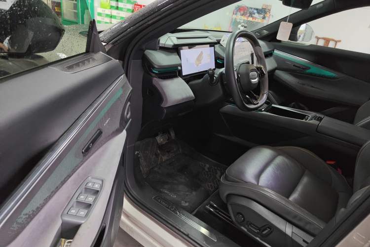 Used Lynk & Co 08 EM-P 2023 120km Long-Range Pro Driver Seat