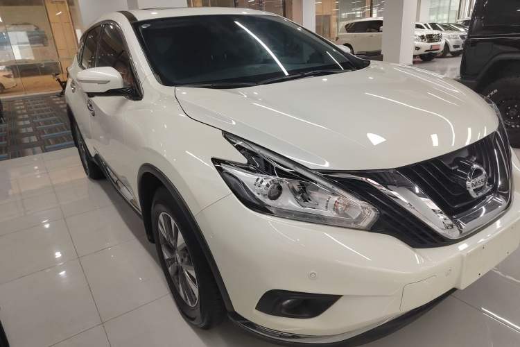 Used Nissan Murano 2021 2.5L XL Two-Wheel Drive Smart Connect Luxury Edition Front Right 45 Deg