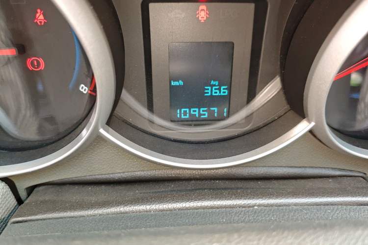 Used Chevrolet Cruze 2011 1.6L SE MT Transformers Edition Odometer Close Up