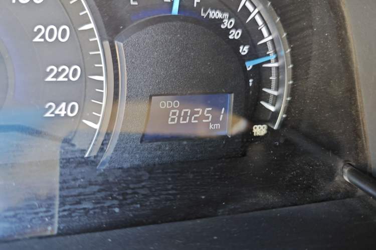 Used Toyota Camry 2012 2.5G Luxury Edition Odometer Close Up