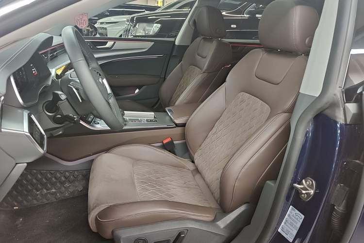 Used Audi A7L 2024 45TFSI quattro S-line Visionary Edition Flow Crystal Package Left Front Seat