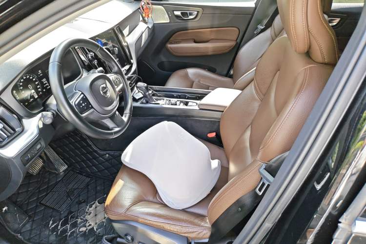 Used Volvo XC60 2019 T5 4x4 Smart Edition China VI Standard
