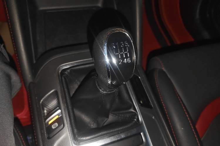 Used CHANGAN CS55 2018 1.5T Manual Colorful Model China V Standard Gear Lever