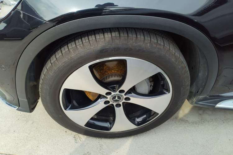 Used Mercedes-Benz GLC 2018 Refreshed GLC 300 4MATIC Dynamic Edition Left Front Wheel Hub