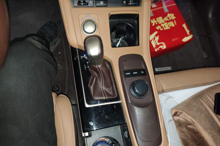 Used Lexus ES 2015 250 Elegant Edition Gear Lever