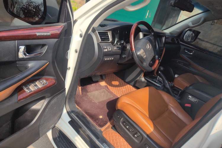 Used Lexus LX 2013 570
