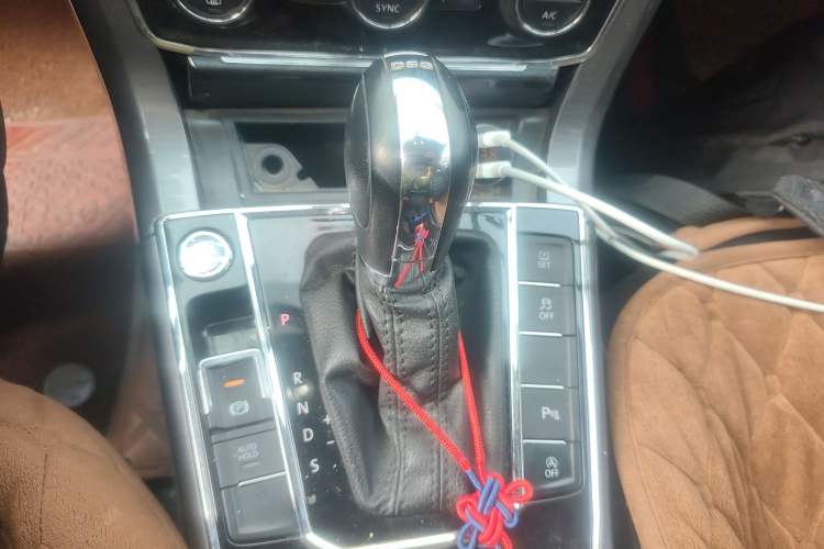 Used Volkswagen Passat 2017 330TSI DSG Luxury Edition Gear Lever