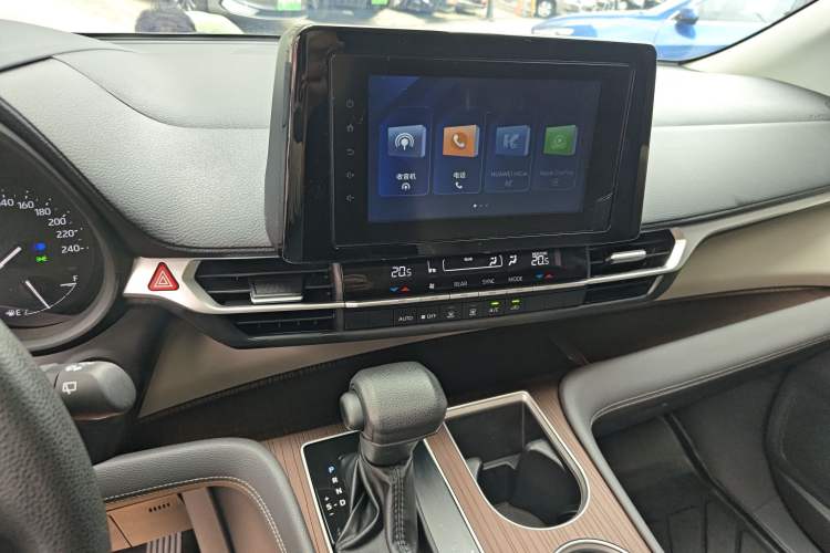 Used Toyota Granvia 2023 2.5L Hybrid Luxury Edition