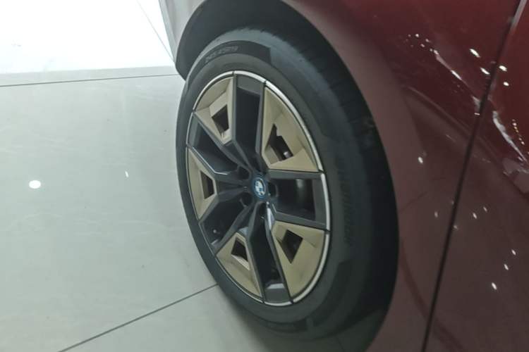 Used BMW i5 2024 eDrive 35L Luxury Model with M Sport Package

