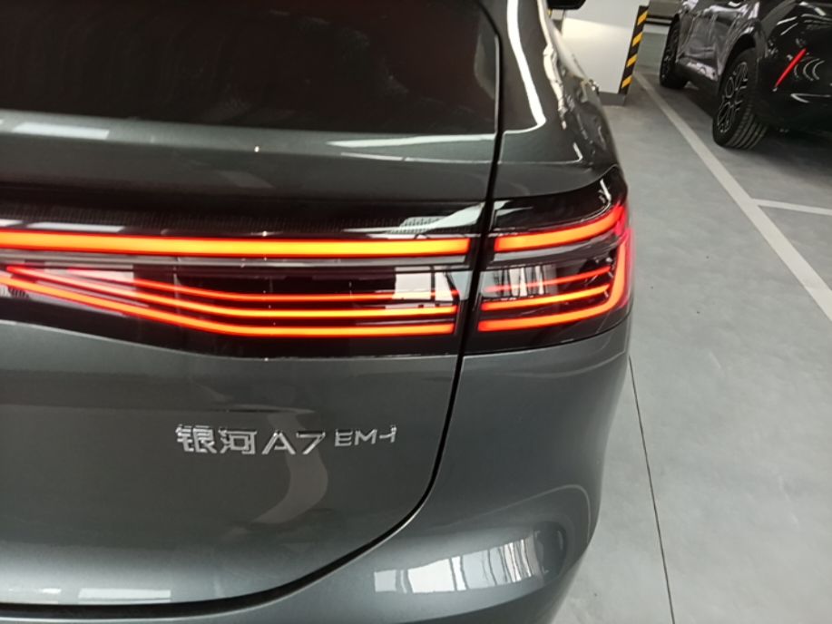Geely Galaxy A7 2025 Model EM-i 70km Luxury Edition — снимка 9