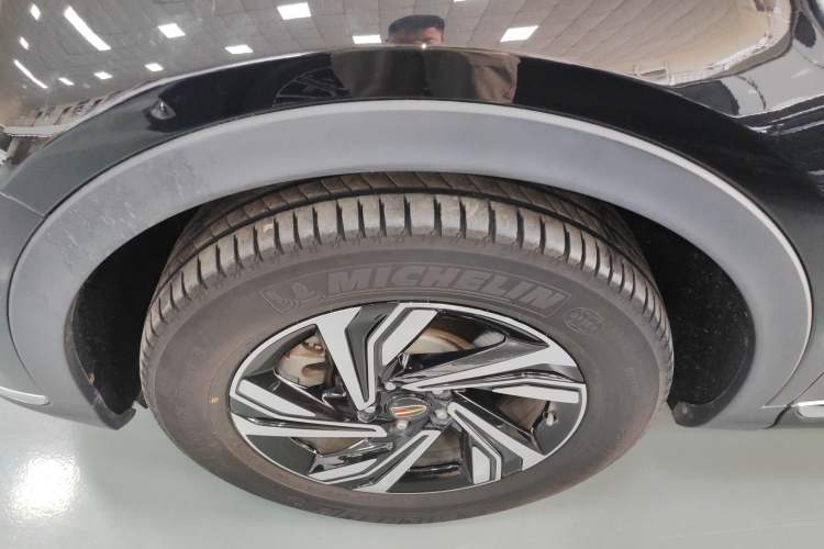 Used Hongqi HS5 2022 Revised Version 2.0T Smart Connect Flagship Edition Left Front Wheel Hub