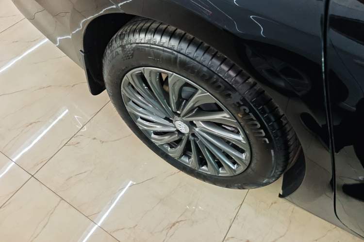 Used Buick LaCrosse 2025 28T Platinum Edition
