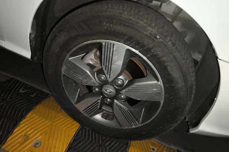 Used Hyundai Elantra EV 2017 GS PLUS Edition Right Front Wheel Hub