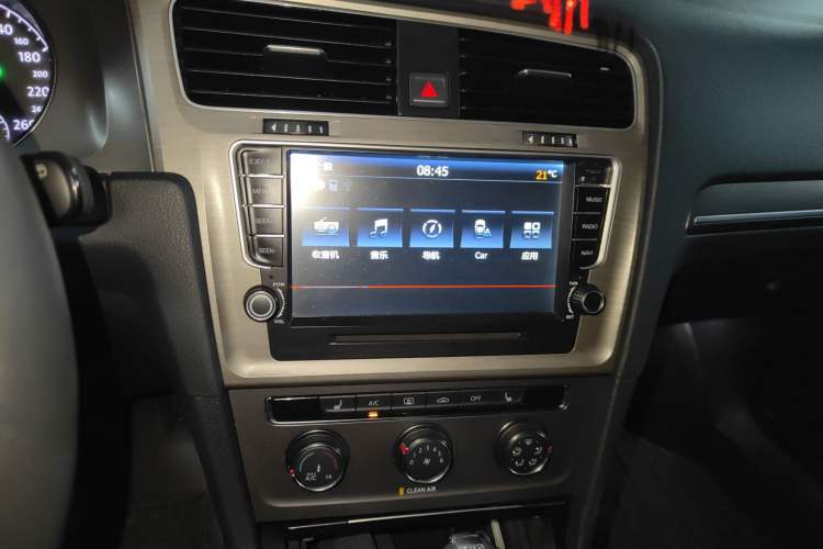 Used Volkswagen Golf 2016 230TSI Automatic Luxury Version
