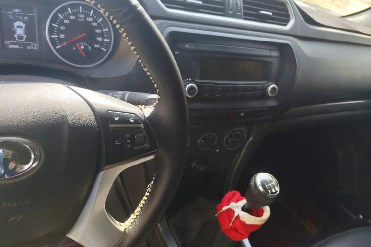 Used Great Wall Wingle 5 2017 2.4L European Version Gasoline Two-Wheel Drive Entry-Level Big Double Cab 4G69S4N