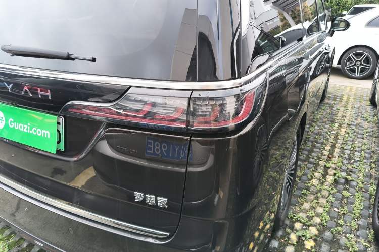 Used VOYAH Dream 2025 PHEV Four-Wheel-Drive Flagship Kunpeng Edition Right Rear Taillight