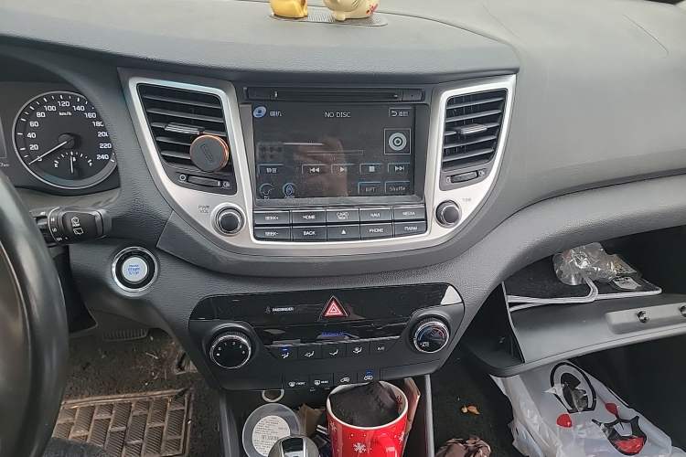 Used Hyundai Tucson 2015 2.0L Automatic Two-Wheel Drive Smart Version
