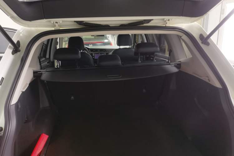 Used Volkswagen Tiguan L 2018 330TSI Automatic Two-Wheel Drive Comfort Edition Trunk