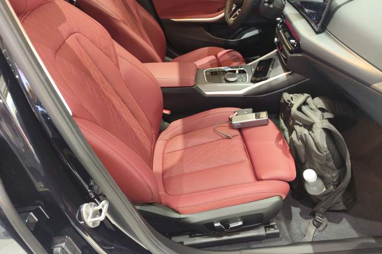 Used BMW i3 2025 eDrive 35 L Right Front Seat