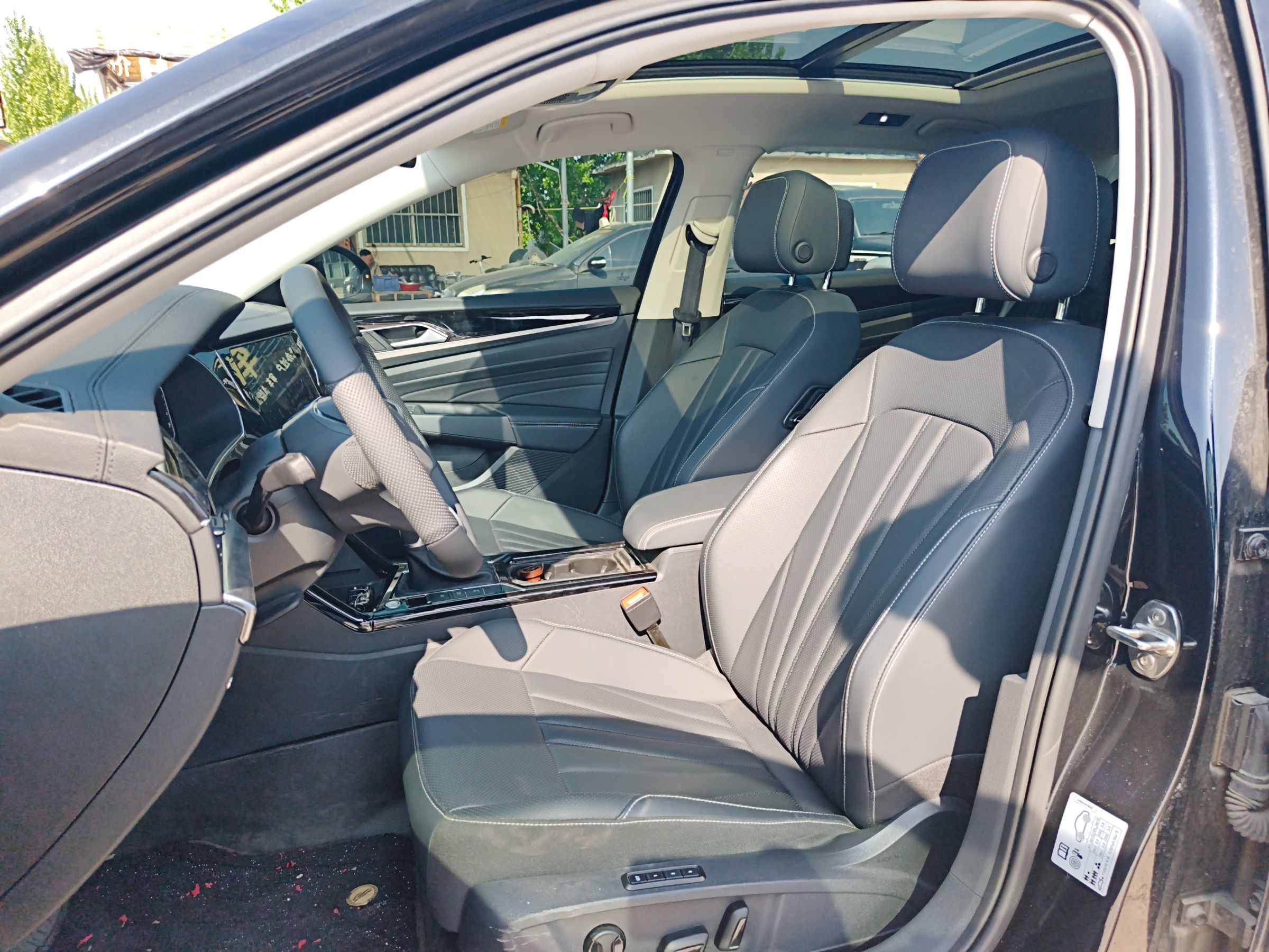 Переднее сиденье в автомобиле