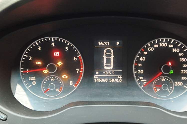 Used Volkswagen Sagitar 2013 2.0 TSI GLI Instrument Cluster